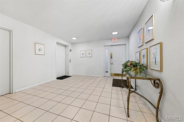 1610 Lake Knoll Drive 1N, Lake St Louis, MO 63367
