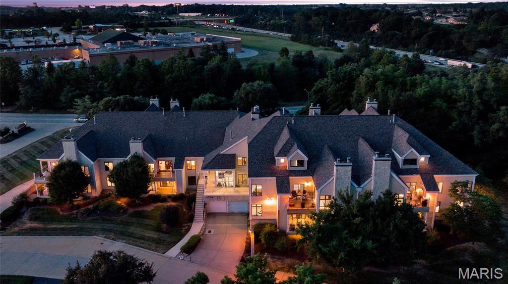 1610 Lake Knoll Drive 1N, Lake St Louis, MO 63367