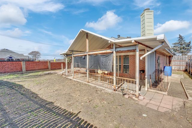 700 N Emma Drive, Arlington, TX 76002