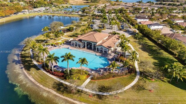 9011 SW 227th St 7, Cutler Bay, FL 33190