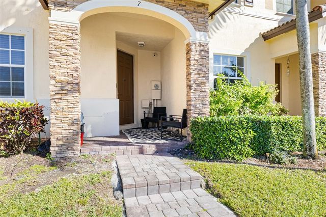 9011 SW 227th St 7, Cutler Bay, FL 33190