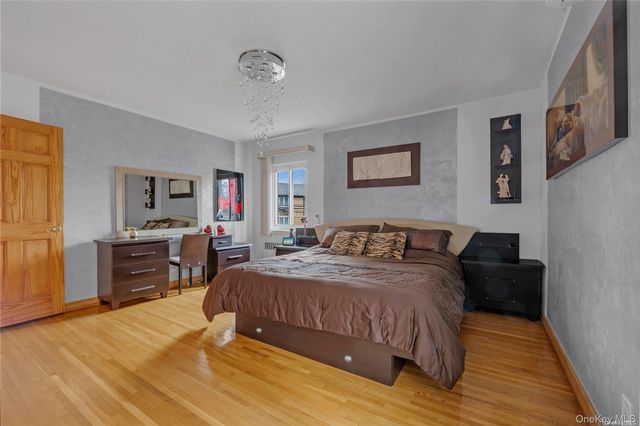 65-24 Ellwell Crescent, Rego Park, NY 11374