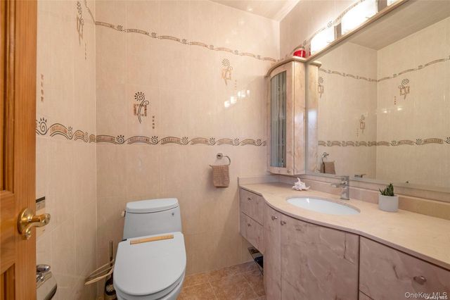 65-24 Ellwell Crescent, Rego Park, NY 11374
