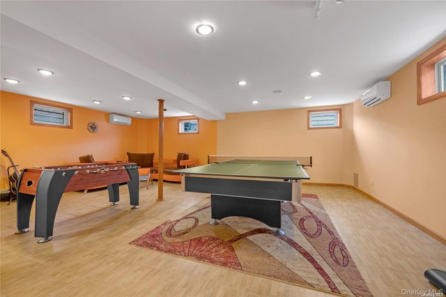 65-24 Ellwell Crescent, Rego Park, NY 11374