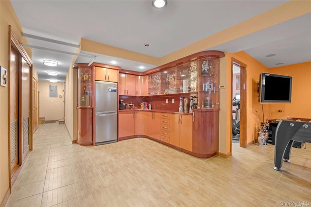 65-24 Ellwell Crescent, Rego Park, NY 11374