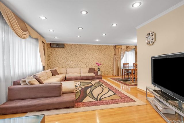 65-24 Ellwell Crescent, Rego Park, NY 11374