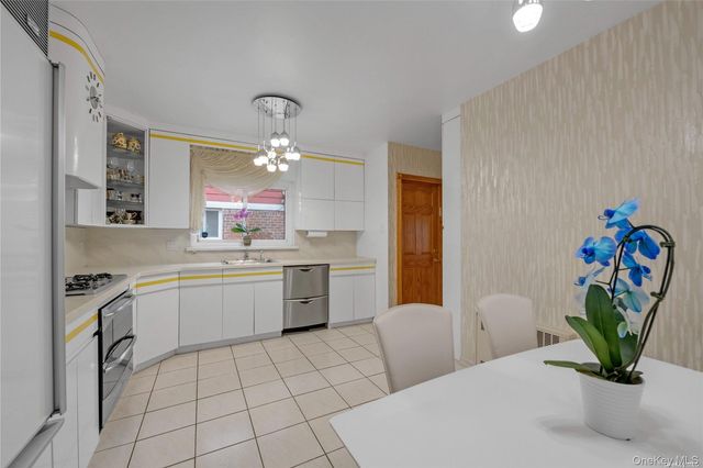 65-24 Ellwell Crescent, Rego Park, NY 11374