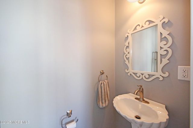 9 Sea Drift Avenue, Highlands, NJ 07732
