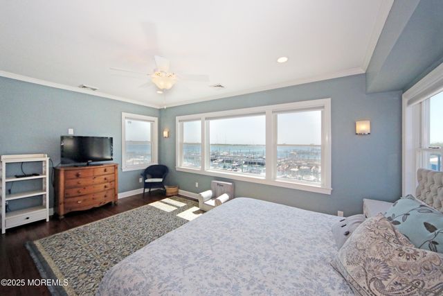 9 Sea Drift Avenue, Highlands, NJ 07732