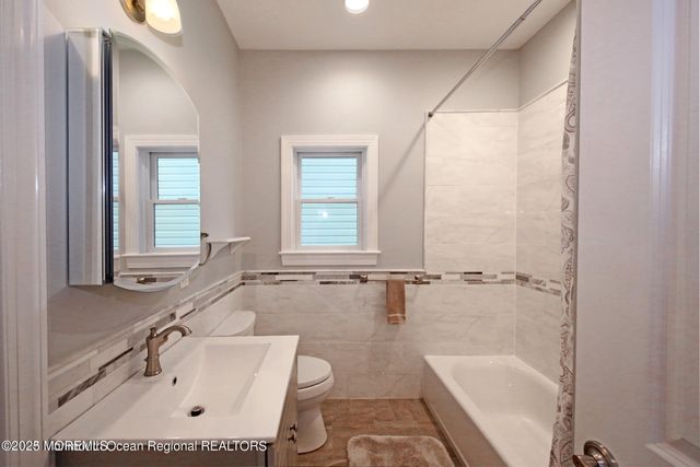 9 Sea Drift Avenue, Highlands, NJ 07732