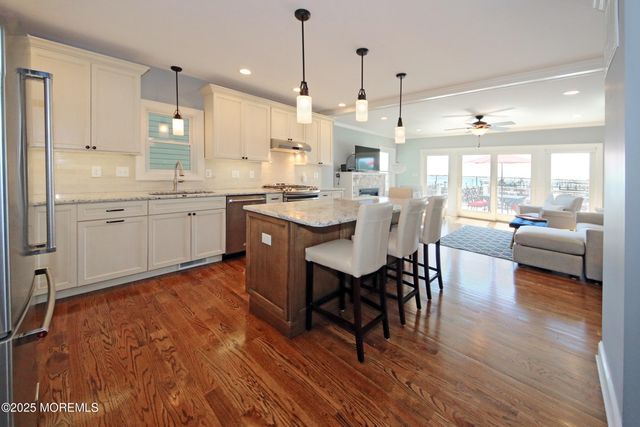 9 Sea Drift Avenue, Highlands, NJ 07732