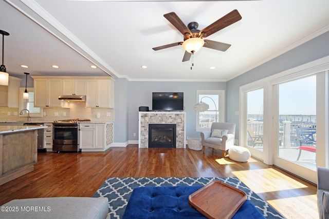 9 Sea Drift Avenue, Highlands, NJ 07732