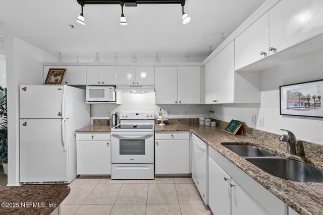 3591 KERNAN Boulevard S 807, Jacksonville, FL 32224