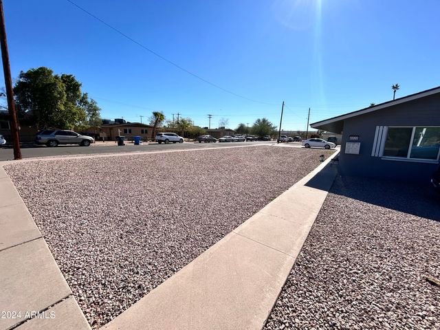 4939 E WILLETTA Street 2, Phoenix, AZ 85008