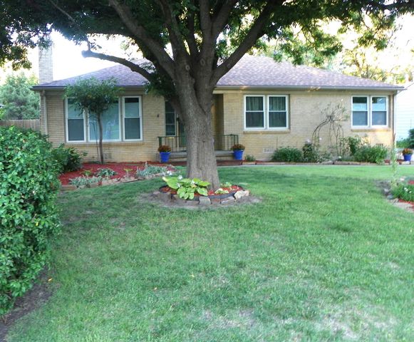 214 N Brookside Parkway, Wichita, KS 67208