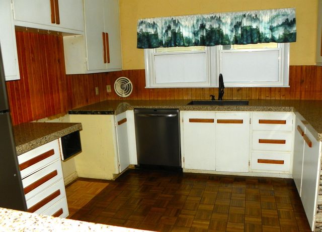 214 N Brookside Parkway, Wichita, KS 67208