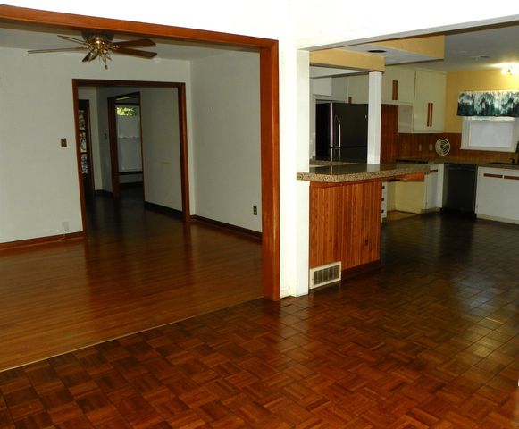 214 N Brookside Parkway, Wichita, KS 67208