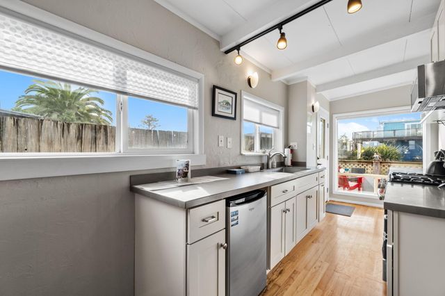 31 Crab Street, Eureka, CA 95503