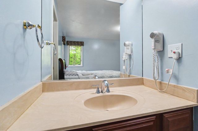 5026 Arbor Valley Lane, Ann Arbor, MI 48105
