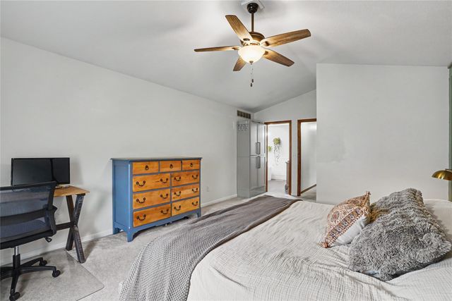 5975 S Winwood Drive, Johnston, IA 50131