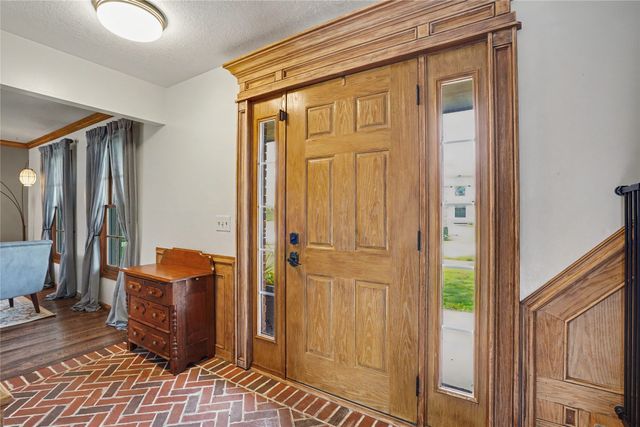 5975 S Winwood Drive, Johnston, IA 50131
