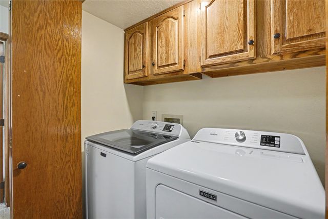 5975 S Winwood Drive, Johnston, IA 50131