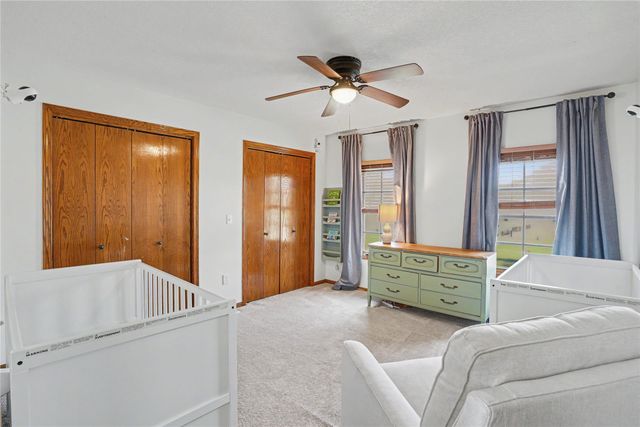 5975 S Winwood Drive, Johnston, IA 50131