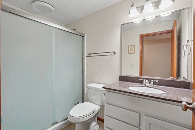 5975 S Winwood Drive, Johnston, IA 50131
