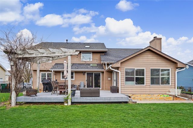 5975 S Winwood Drive, Johnston, IA 50131