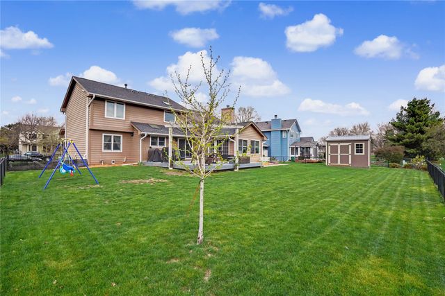 5975 S Winwood Drive, Johnston, IA 50131