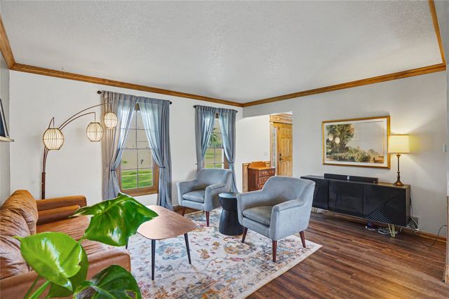 5975 S Winwood Drive, Johnston, IA 50131
