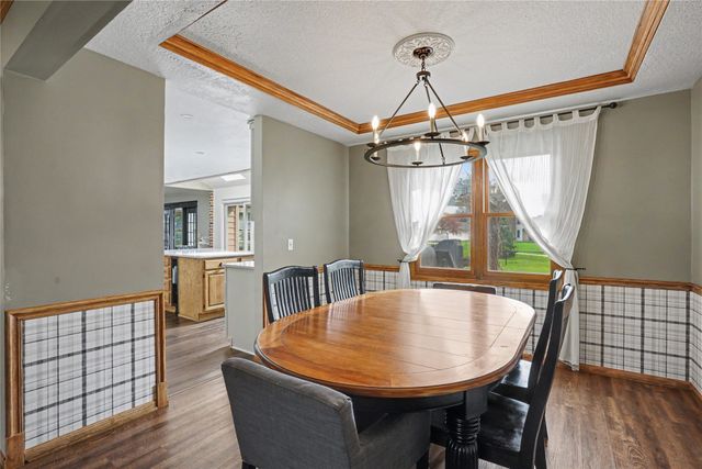 5975 S Winwood Drive, Johnston, IA 50131