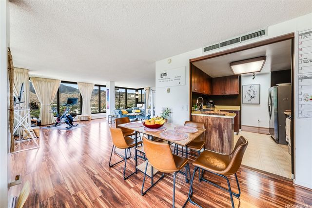 250 Kawaihae Street 10E, Honolulu, HI 96825