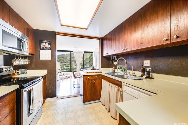 250 Kawaihae Street 10E, Honolulu, HI 96825