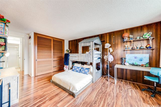 250 Kawaihae Street 10E, Honolulu, HI 96825