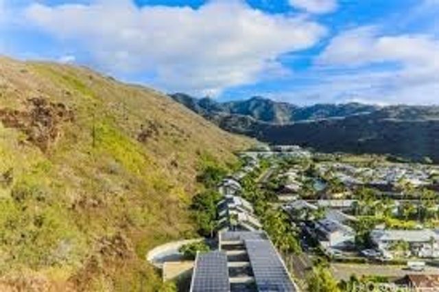 250 Kawaihae Street 10E, Honolulu, HI 96825