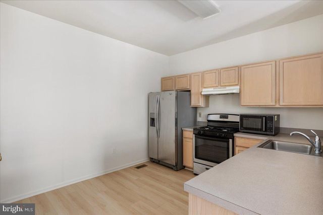 2536 LOGAN WOOD DR, Herndon, VA 20171
