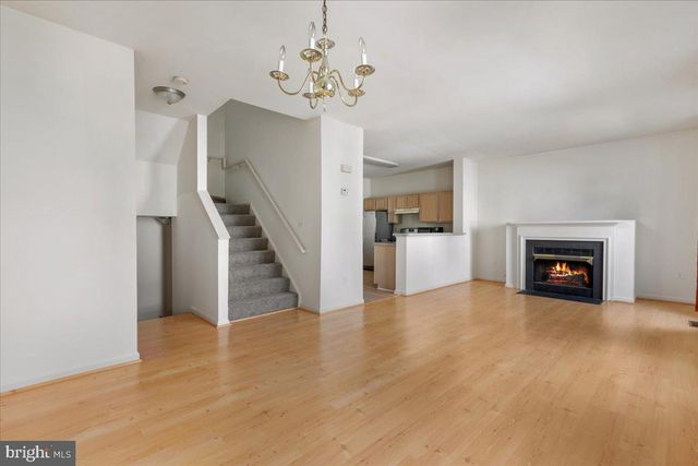 2536 LOGAN WOOD DR, Herndon, VA 20171
