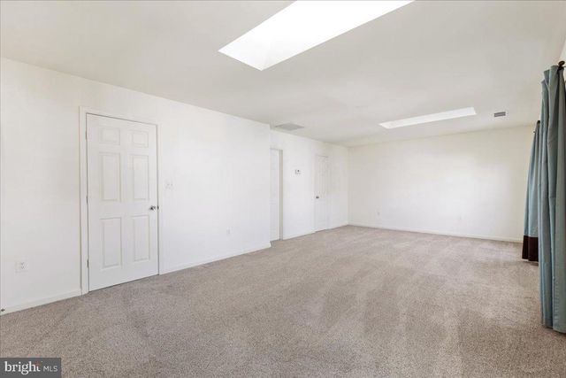 2536 LOGAN WOOD DR, Herndon, VA 20171