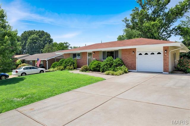 10919 Acton Drive, St Louis, MO 63123