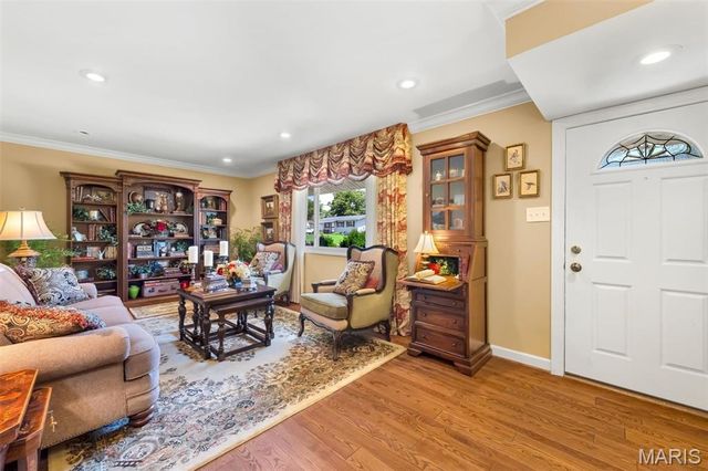 10919 Acton Drive, St Louis, MO 63123