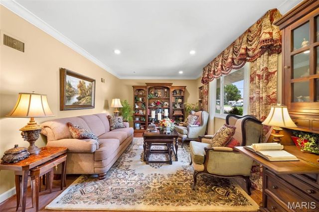 10919 Acton Drive, St Louis, MO 63123