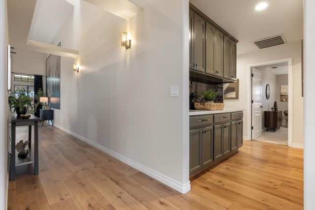 1786 Brookside Dr, Manteca, CA 95336