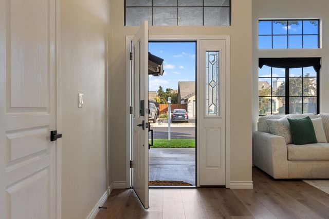 1786 Brookside Dr, Manteca, CA 95336