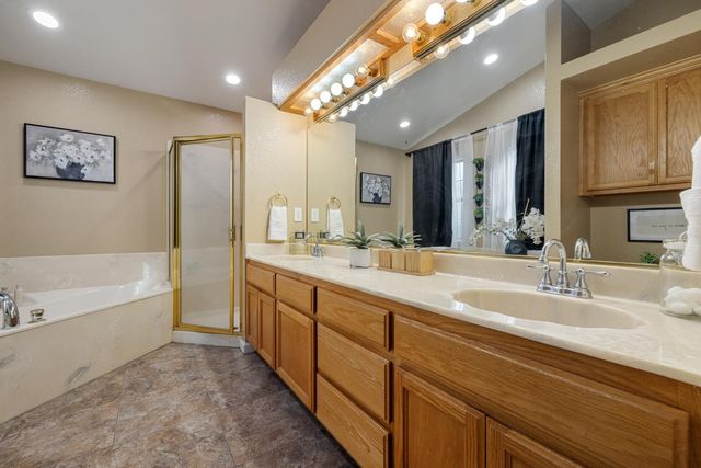 1786 Brookside Dr, Manteca, CA 95336
