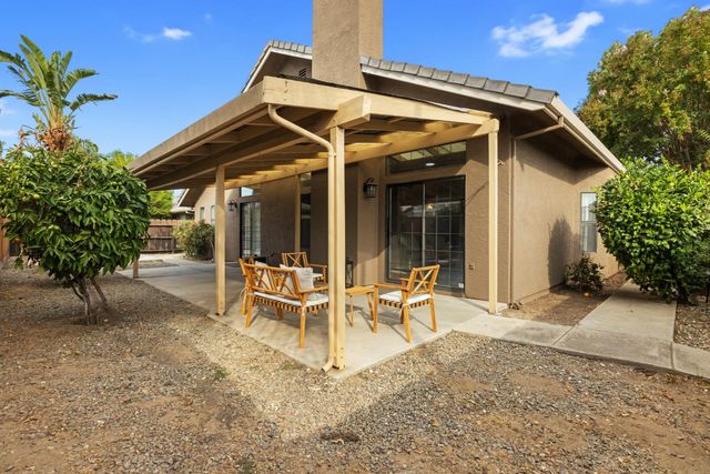 1786 Brookside Dr, Manteca, CA 95336