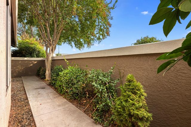 1786 Brookside Dr, Manteca, CA 95336