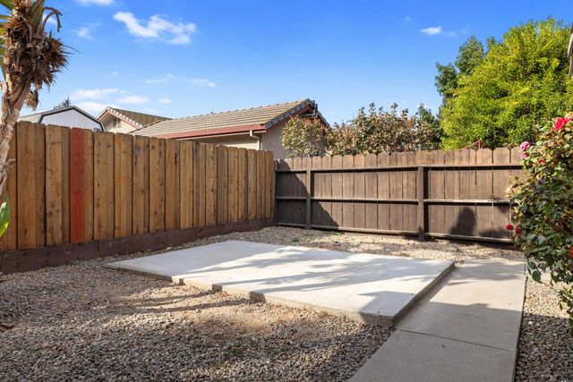 1786 Brookside Dr, Manteca, CA 95336