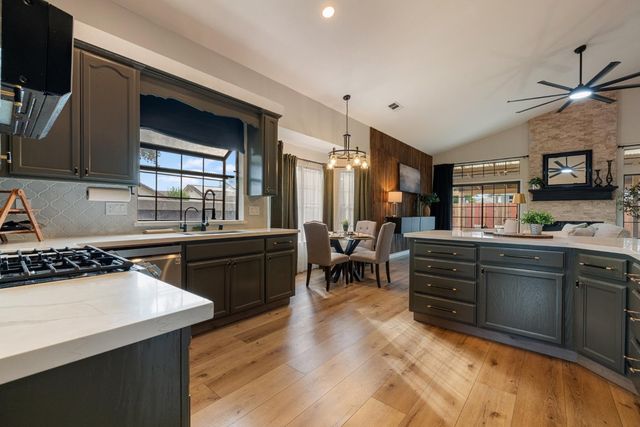 1786 Brookside Dr, Manteca, CA 95336