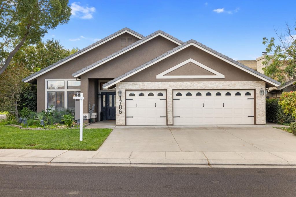 1786 Brookside Dr, Manteca, CA 95336